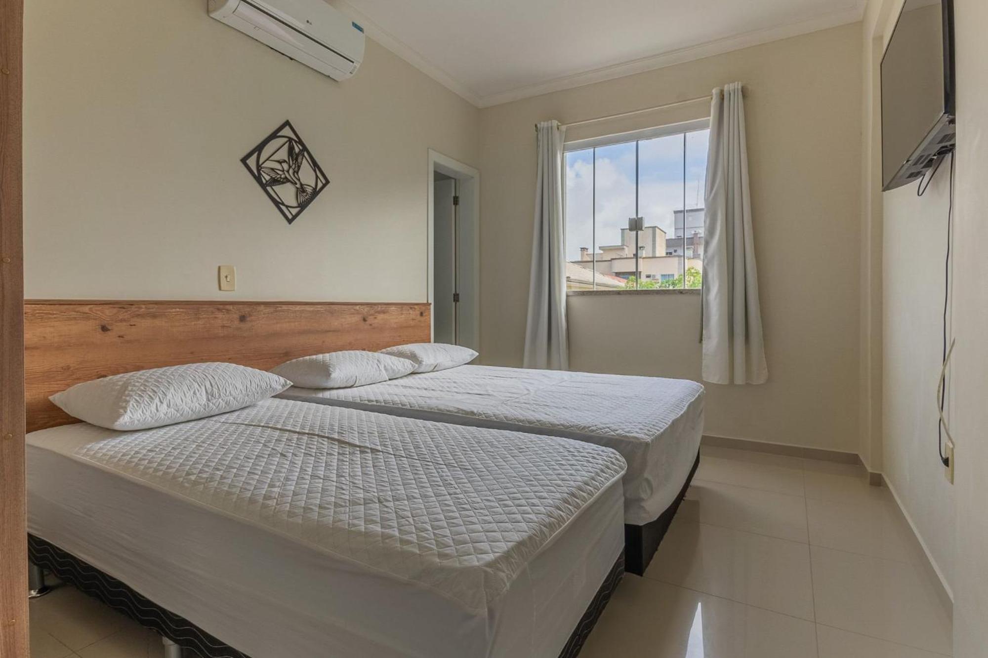 Aluguel de Apartamento 3 quartos sendo 1 suíte para 7 pessoas à 100 metros do mar em Bombas Bombinhas Esterno foto